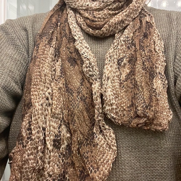 Brown leopard print scarf - Picture 6 of 6